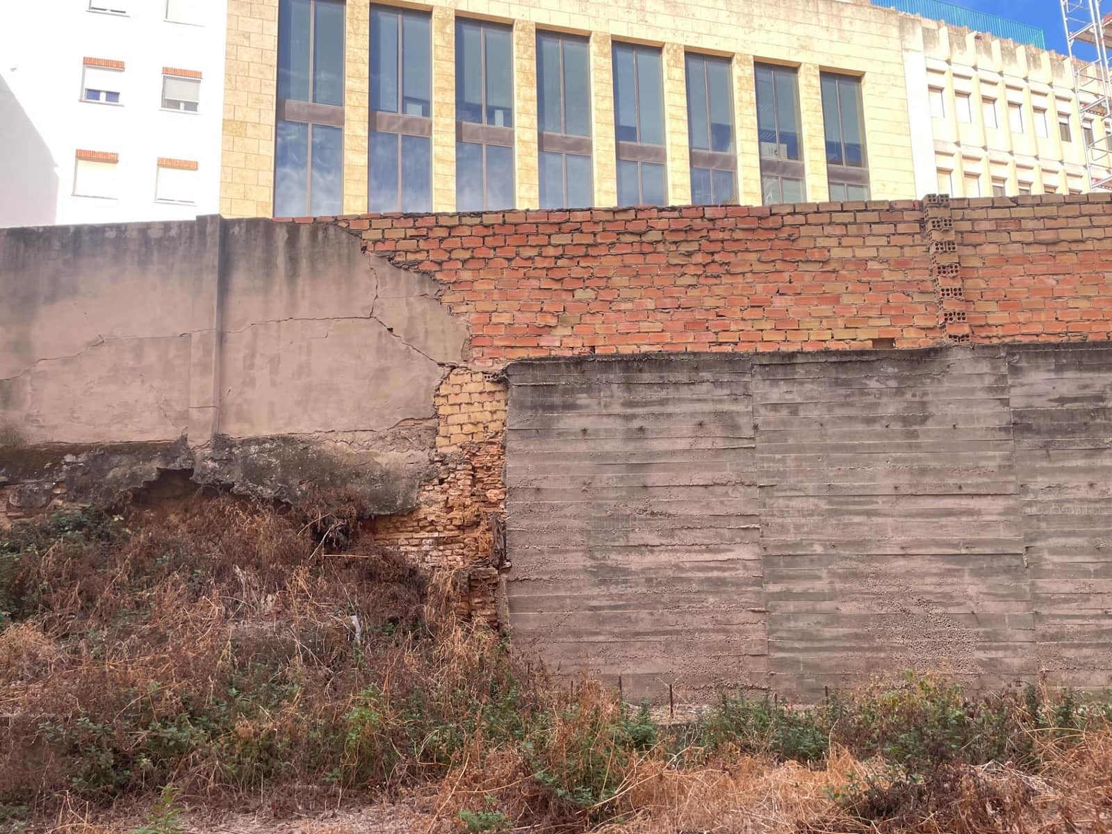 Commercial for sale in Huelva city - € 400,000 (Ref: 9347443)