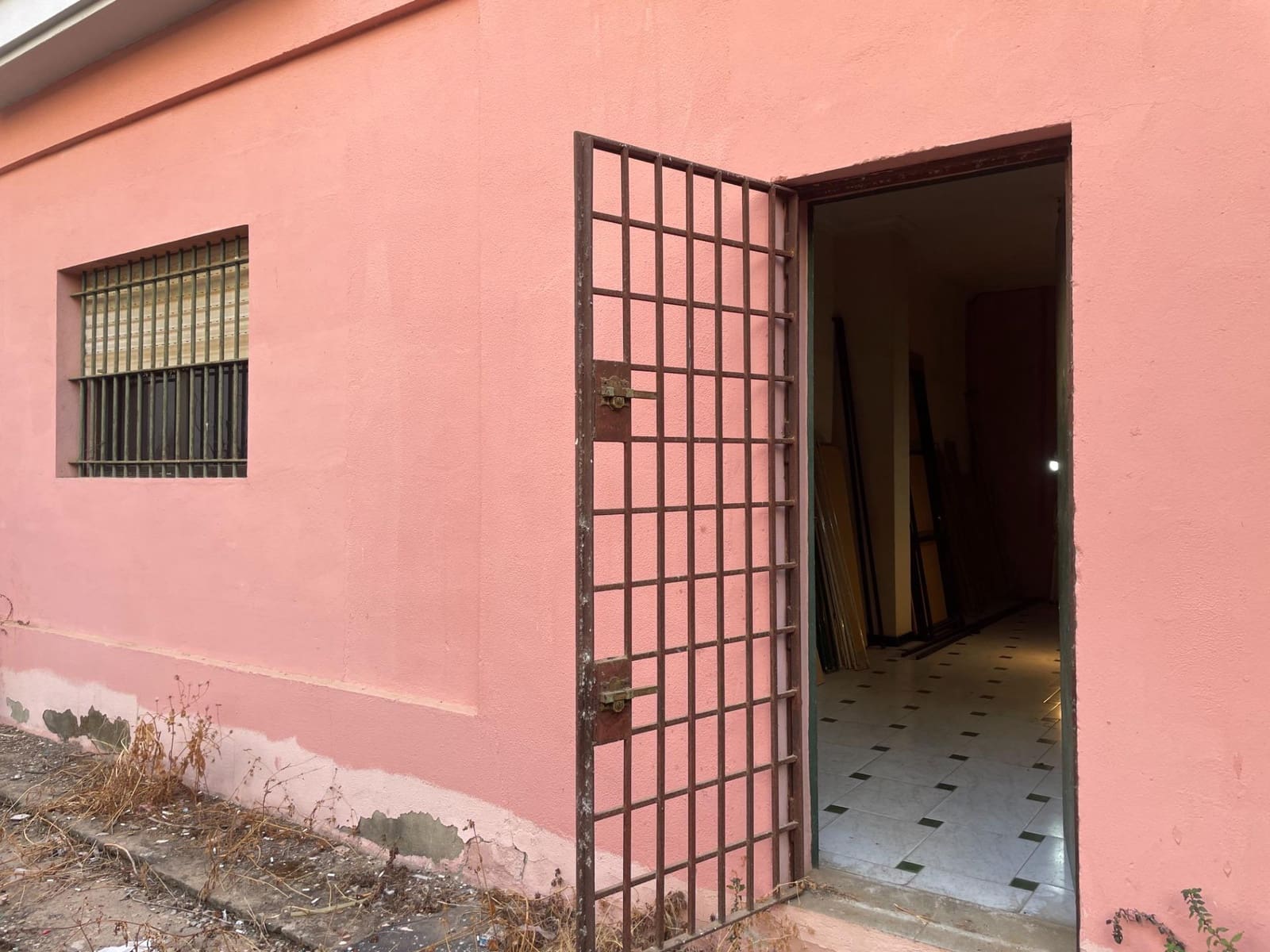 Commercial for sale in Huelva city - € 400,000 (Ref: 9347443)