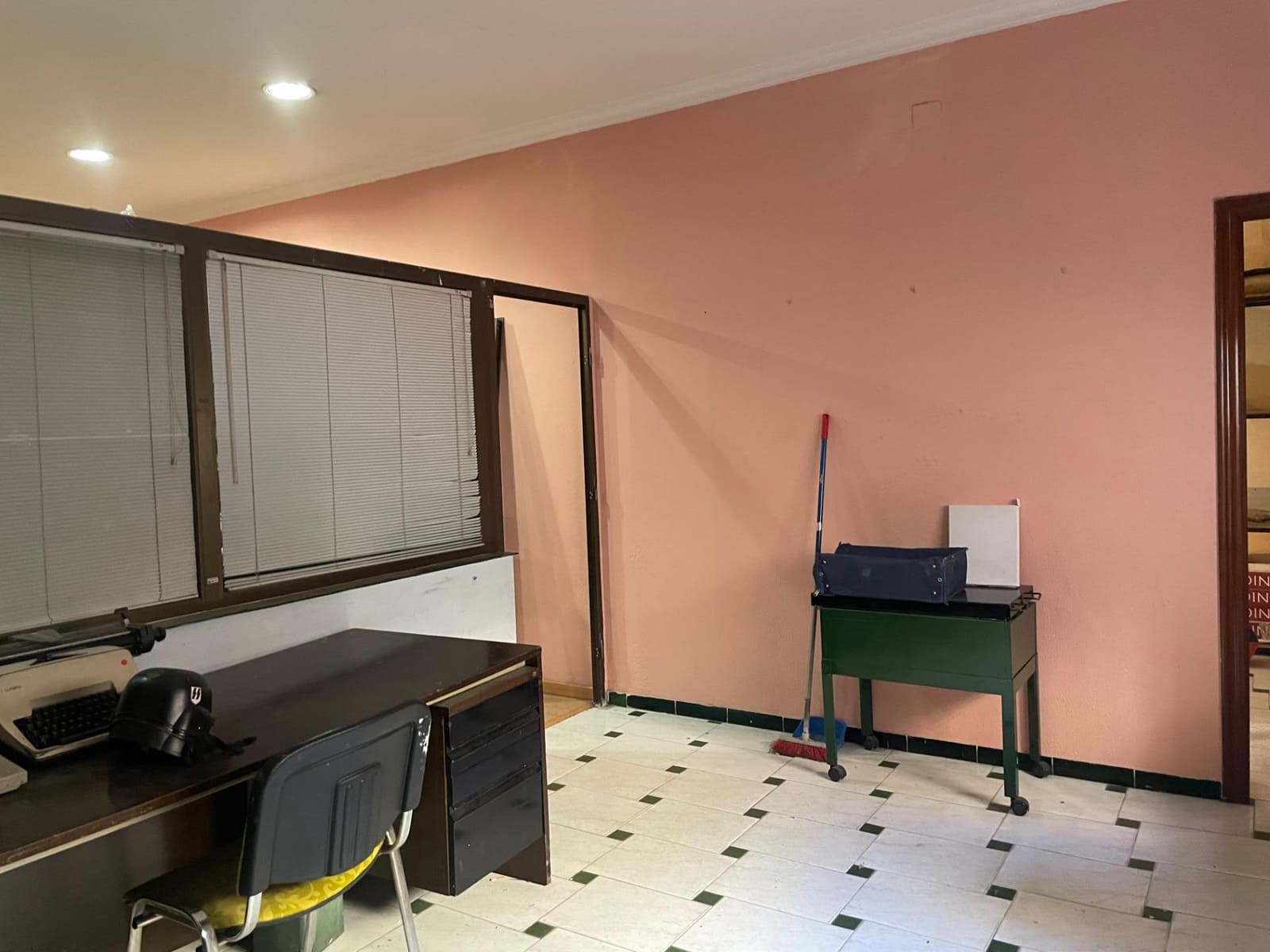 Commercieel te koop in Huelva stad - € 400.000 (Ref: 9347443)