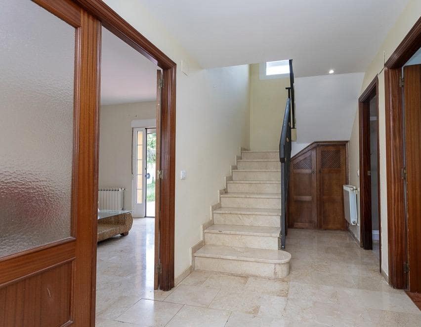 6 soverom Villa til salgs i Caceres by med svømmebasseng garasje - € 333 000 (Ref: 9367683)