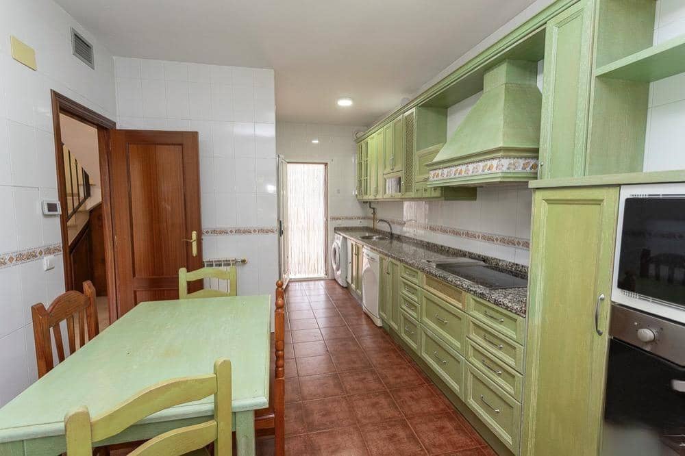 6 slaapkamer Villa te koop in Caceres stad met zwembad garage - € 340.000 (Ref: 9367683)