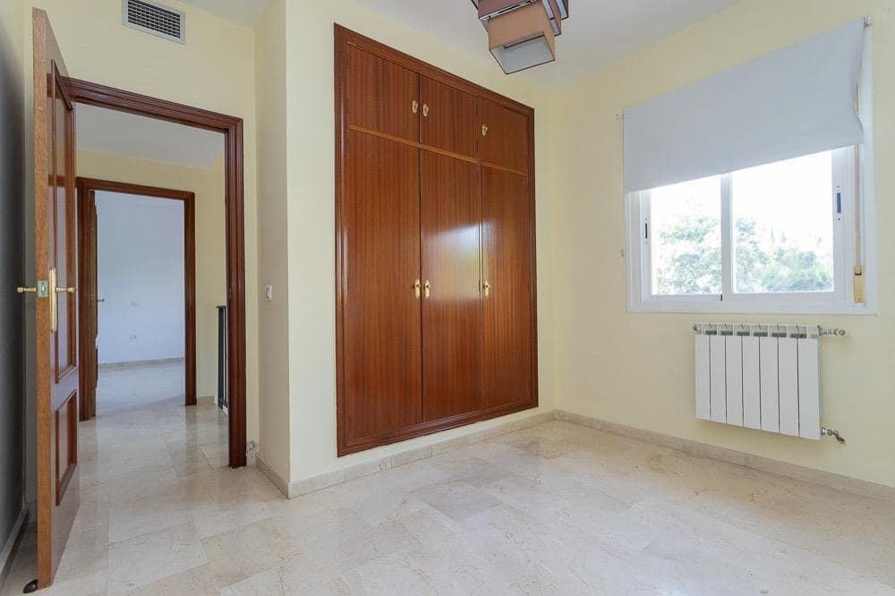 6 slaapkamer Villa te koop in Caceres stad met zwembad garage - € 340.000 (Ref: 9367683)