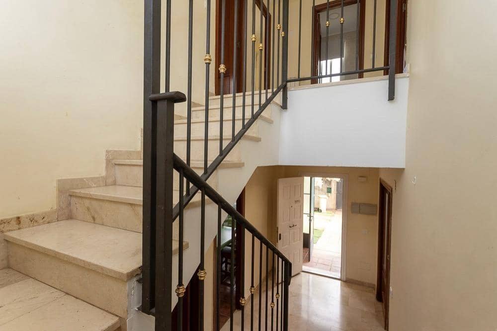 6 bedroom Villa for sale in Caceres city with pool garage - € 340,000 (Ref: 9367683)