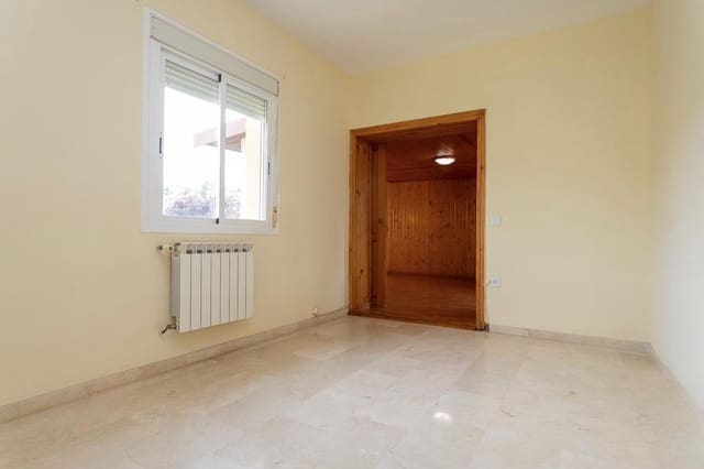 6 sovrum Villa till salu i Cáceres stad med pool garage - 350 000 € (Ref: 9367683)