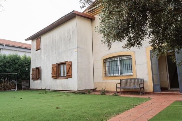 6 sovrum Villa till salu i Cáceres stad med pool garage - 350 000 € (Ref: 9367683)