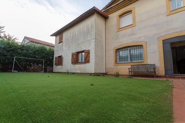 6 sovrum Villa till salu i Cáceres stad med pool garage - 350 000 € (Ref: 9367683)
