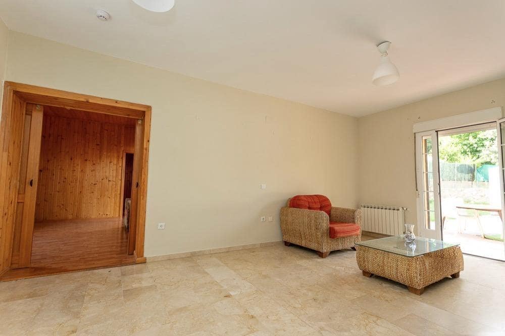 6 bedroom Villa for sale in Caceres city with pool garage - € 350,000 (Ref: 9367683)