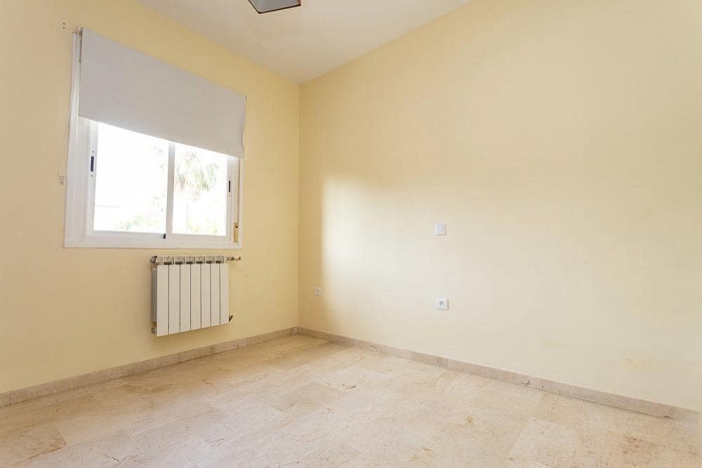 6 bedroom Villa for sale in Caceres city with pool garage - € 350,000 (Ref: 9367683)