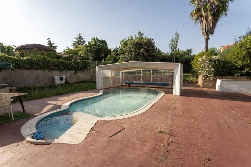 6 bedroom Villa for sale in Caceres city with pool garage - € 350,000 (Ref: 9367683)