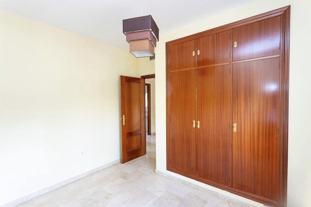 6 bedroom Villa for sale in Caceres city with pool garage - € 350,000 (Ref: 9367683)