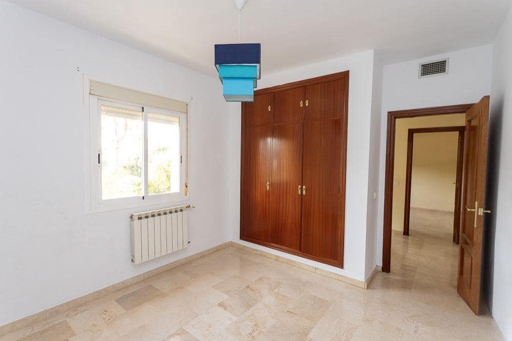 6 bedroom Villa for sale in Caceres city with pool garage - € 350,000 (Ref: 9367683)
