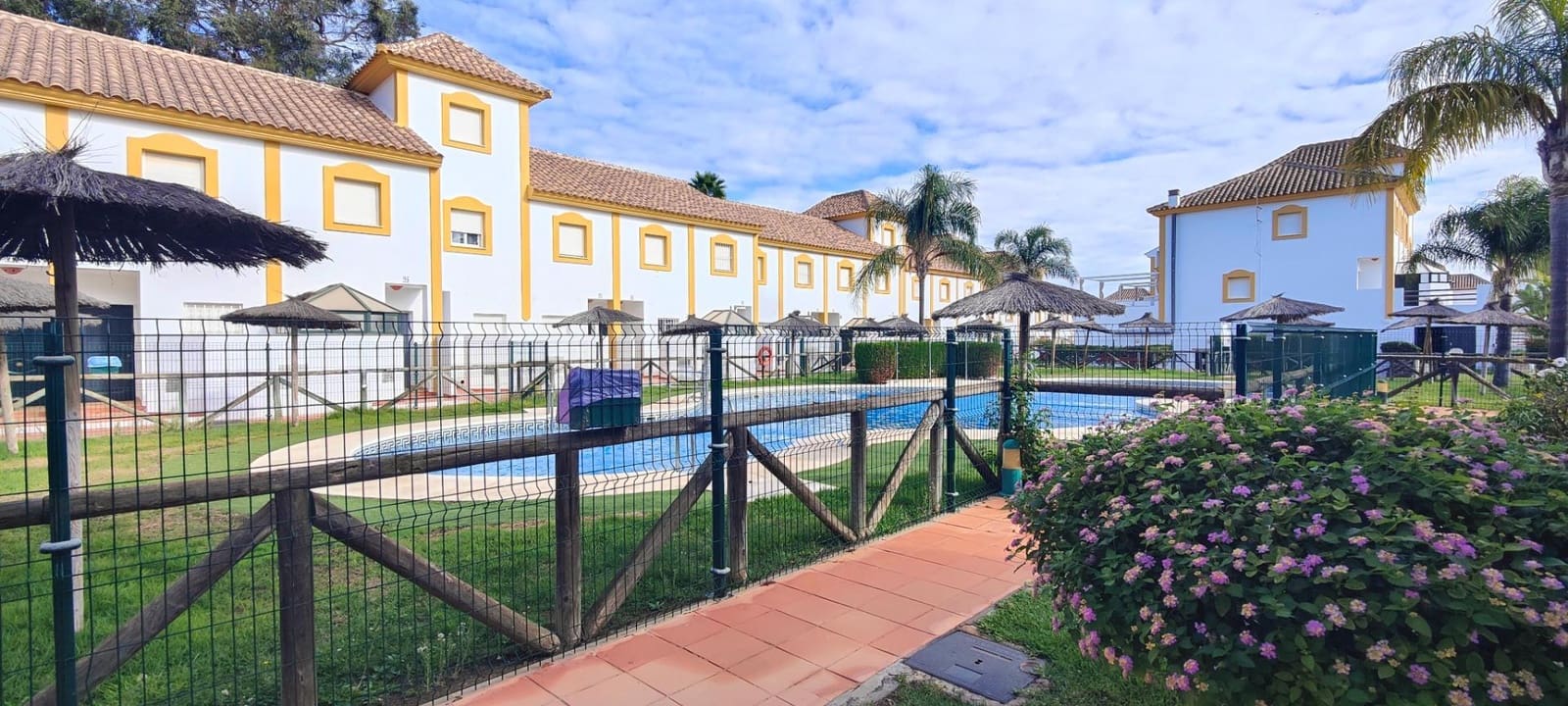 2 bedroom Apartment for sale in Lepe with pool garage - € 192,500 (Ref: 9374387)