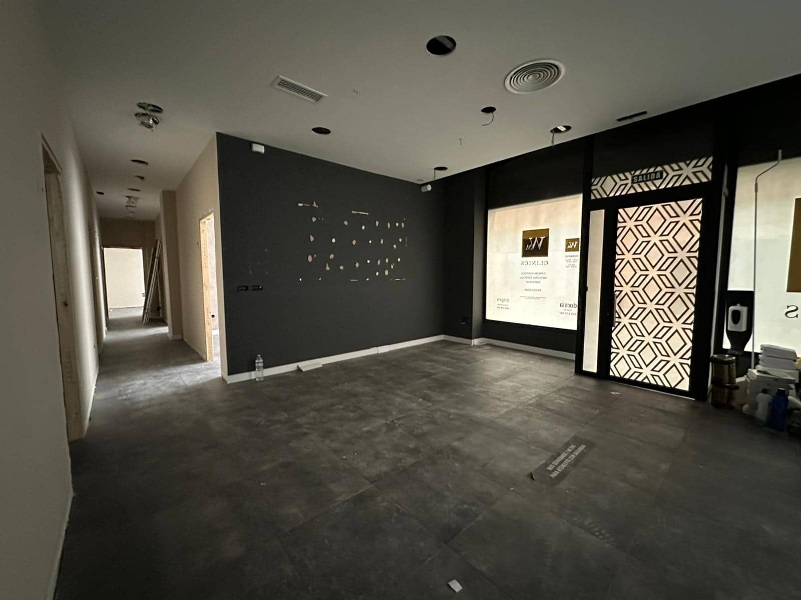 Local Commercial de 17 chambres à louer à Huelva ville - 3 500 € (Ref: 9379144)