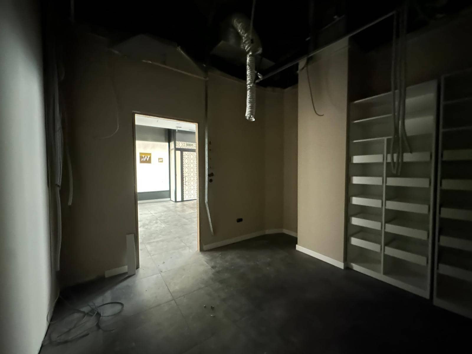 Local Commercial de 17 chambres à louer à Huelva ville - 3 500 € (Ref: 9379144)