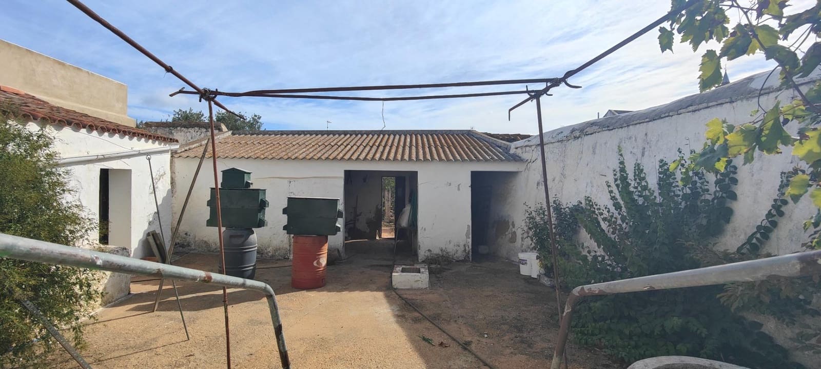 4 bedroom Finca/Country House for sale in Villanueva de los Castillejos - € 195,000 (Ref: 9452243)