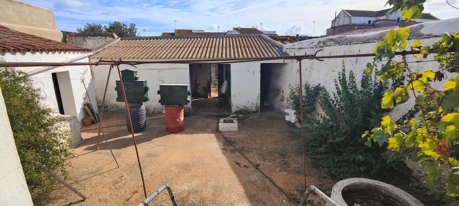 4 bedroom Finca/Country House for sale in Villanueva de los Castillejos - € 195,000 (Ref: 9452243)