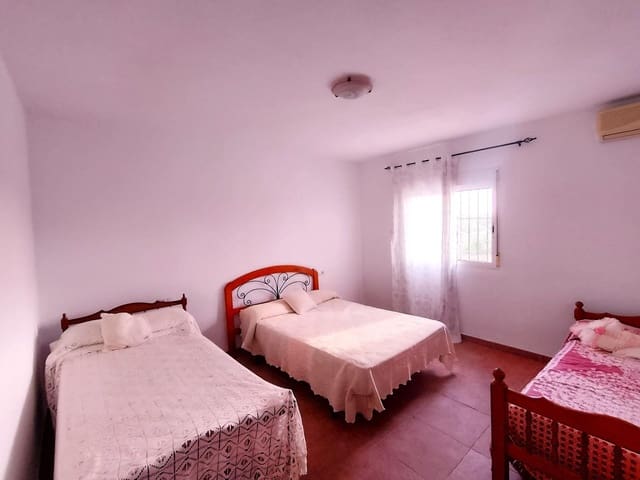 4 sovrum Villa till salu i Gibraleón - 170 000 € (Ref: 9666671)