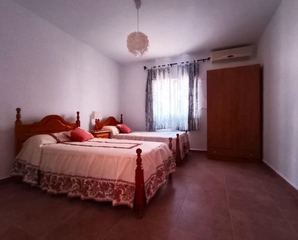 4 bedroom Villa for sale in Gibraleón - € 170,000 (Ref: 9666671)