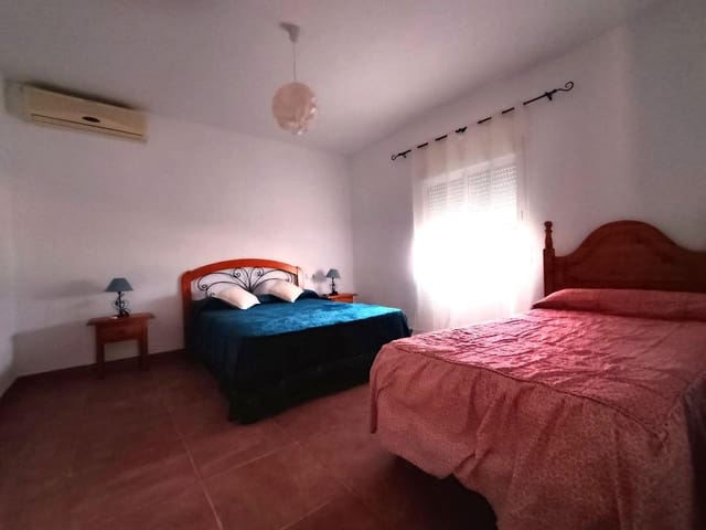 Finca/Casa Rural de 4 habitaciones en Gibraleón en venta - 170.000 € (Ref: 9666671)
