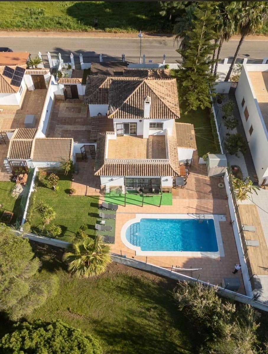 4 Zimmer Villa zu verkaufen in Nuevo Portil mit Pool - 542.700 € (Ref: 9806565)