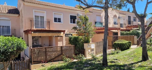 Adosado de 2 habitaciones en Isla Cristina en venta con piscina garaje - 210.000 € (Ref: 9825378)