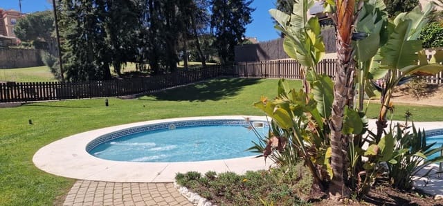 Adosado de 2 habitaciones en Isla Cristina en venta con piscina garaje - 210.000 € (Ref: 9825378)