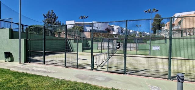 Adosado de 2 habitaciones en Isla Cristina en venta con piscina garaje - 210.000 € (Ref: 9825378)