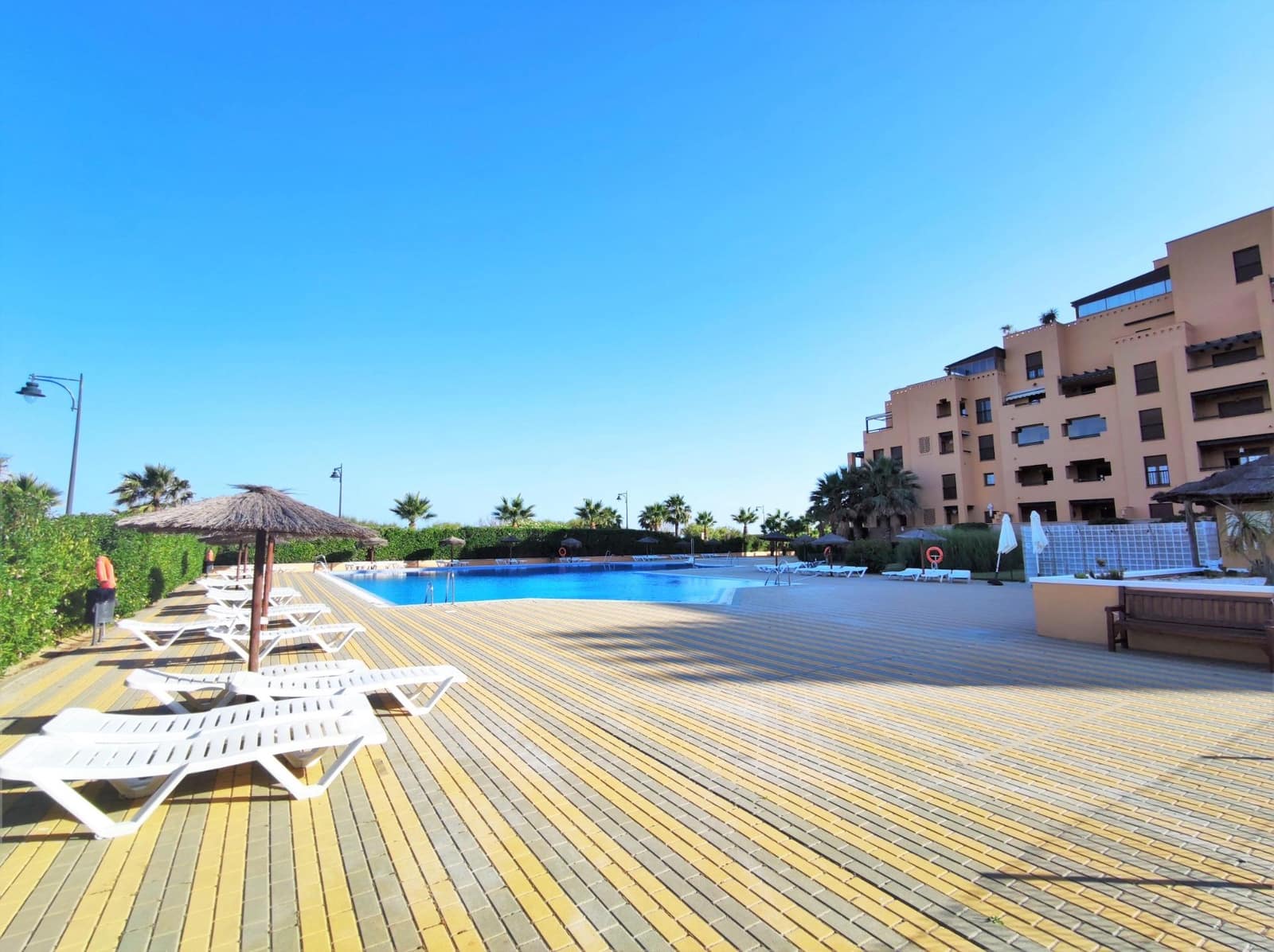 Appartement de 2 chambres à louer à Isla Canela avec piscine garage - 950 € (Ref: 9831636)