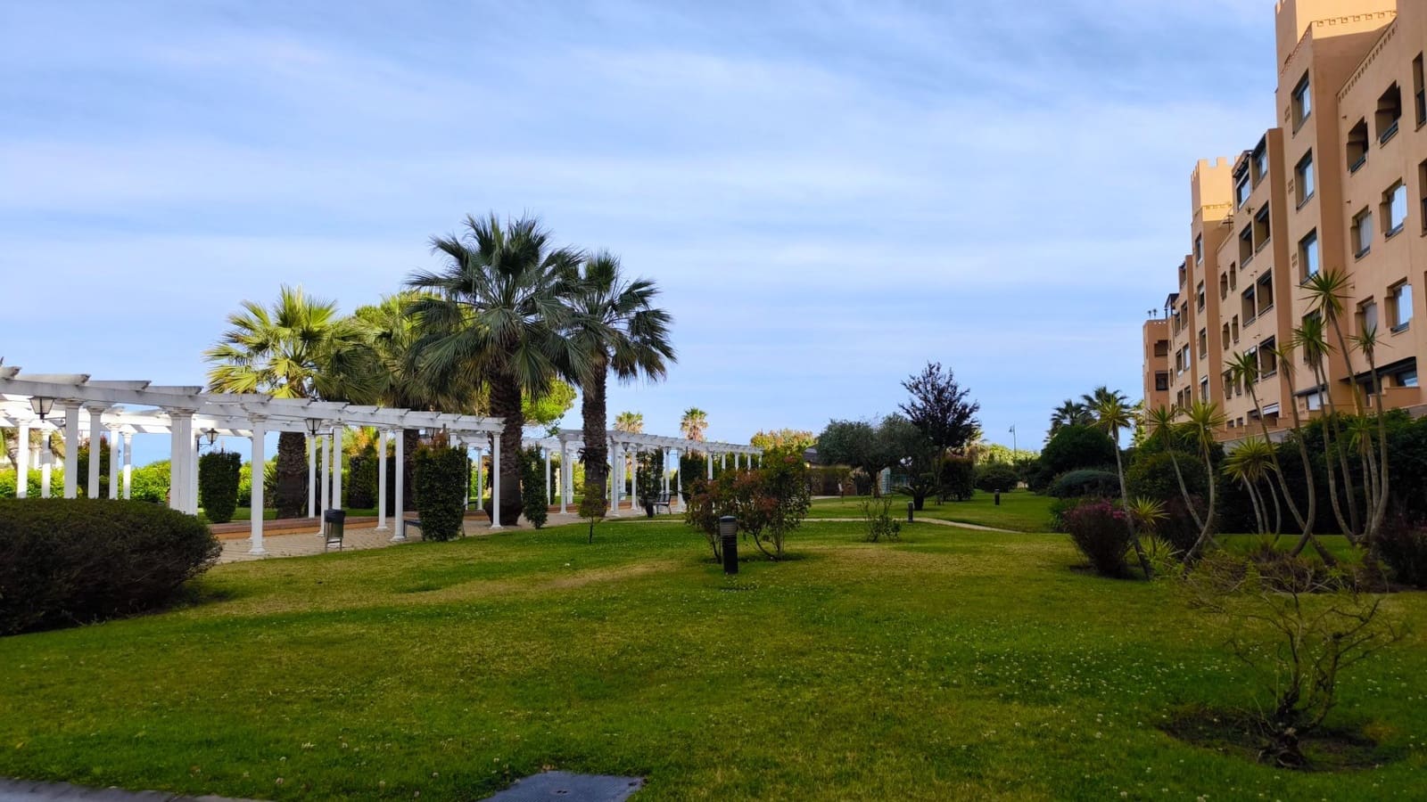 Appartement de 2 chambres à louer à Isla Canela avec piscine garage - 950 € (Ref: 9831636)