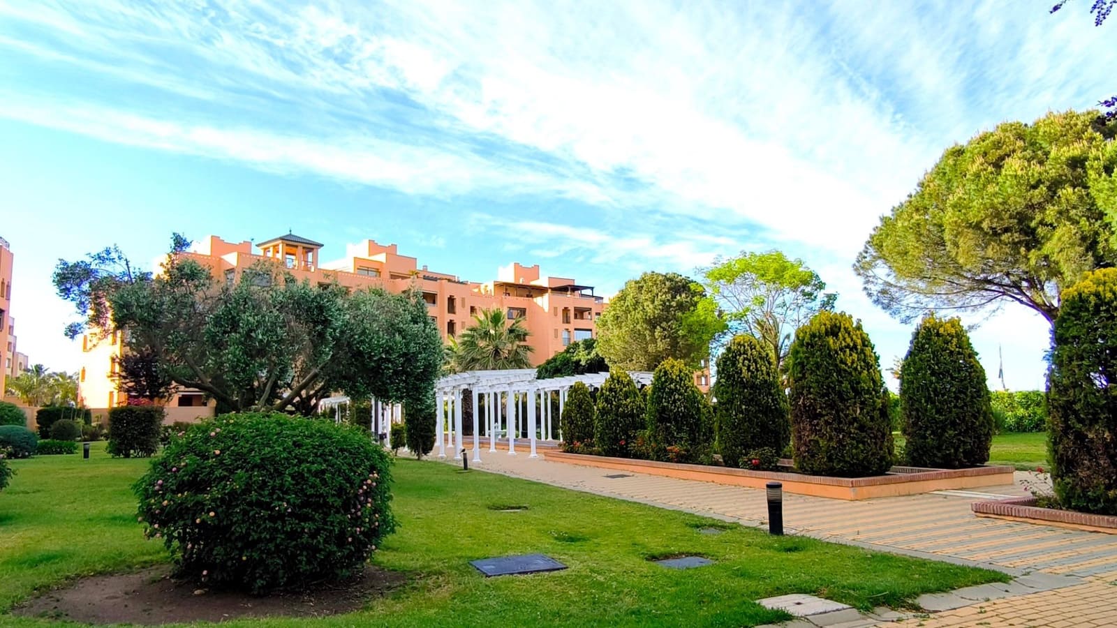 Appartement de 2 chambres à louer à Isla Canela avec piscine garage - 950 € (Ref: 9831636)