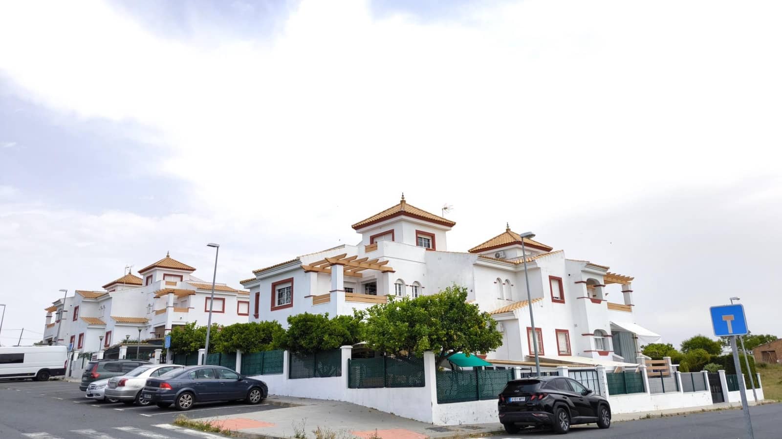 2 bedroom Apartment for sale in Ayamonte with pool - € 185,000 (Ref: 9839396)