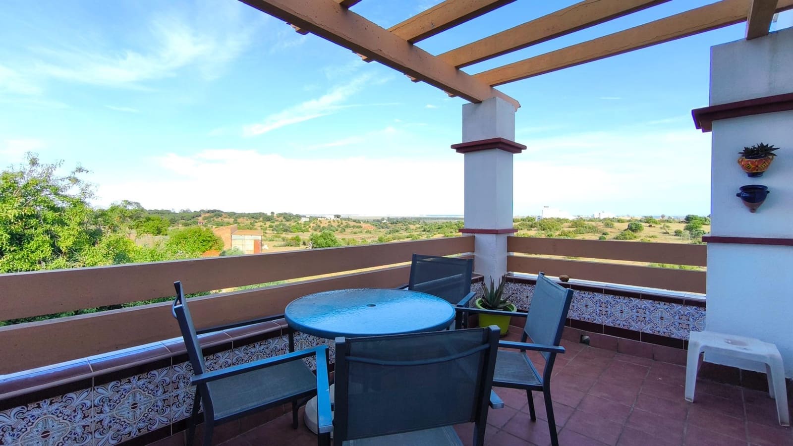 2 bedroom Apartment for sale in Ayamonte with pool - € 185,000 (Ref: 9839396)