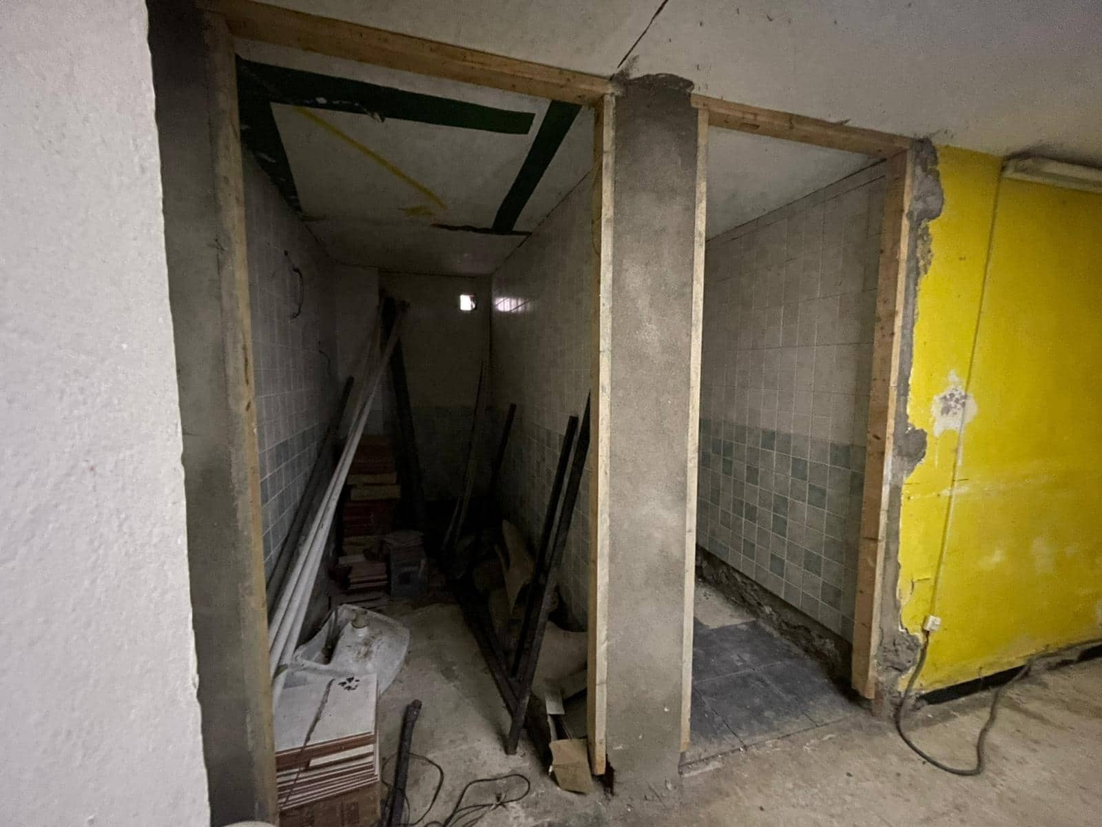 Kaupallinen myytävänä paikassa Huelva kaupunki - 115 000 € (Ref: 9878969)