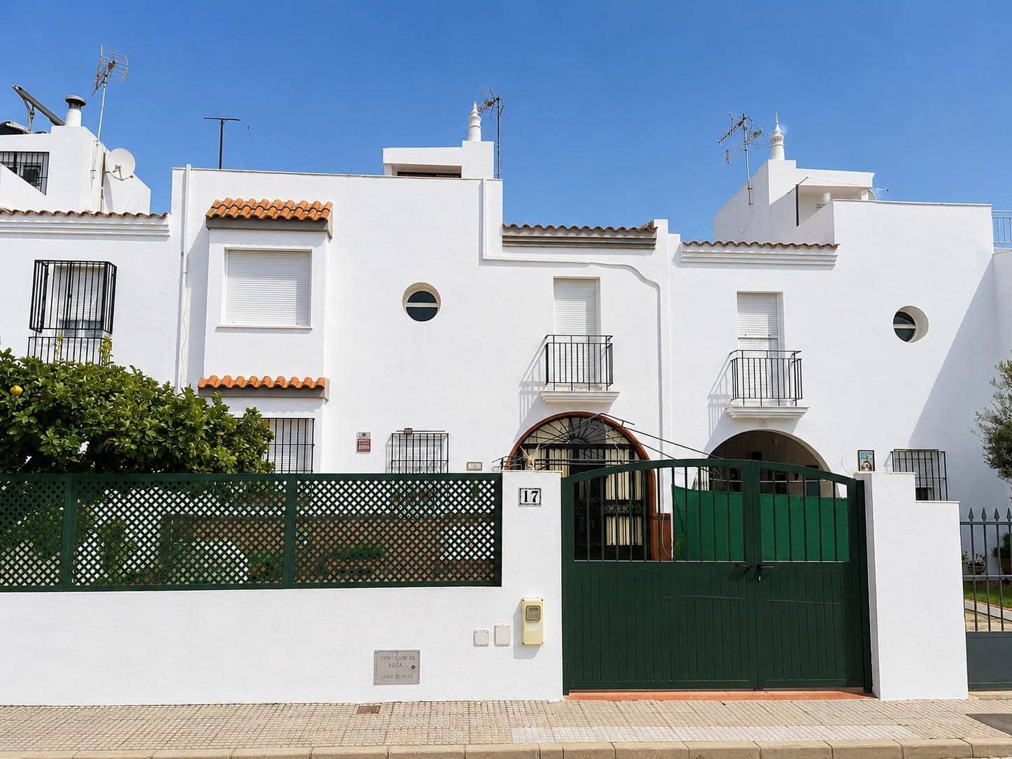 6 bedroom Terraced Villa for sale in Isla Cristina - € 225,000 (Ref: 9929488)