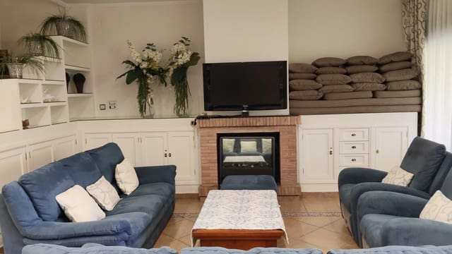 4 bedroom Villa for sale in Isla Cristina with pool garage - € 542,000 (Ref: 9952720)