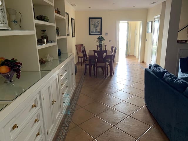 4 bedroom Villa for sale in Isla Cristina with pool garage - € 542,000 (Ref: 9952720)