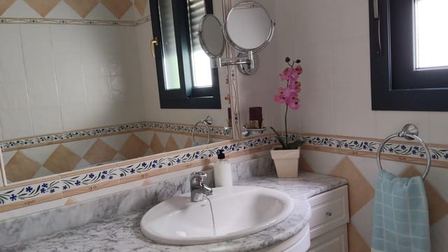 4 bedroom Villa for sale in Isla Cristina with pool garage - € 542,000 (Ref: 9952720)