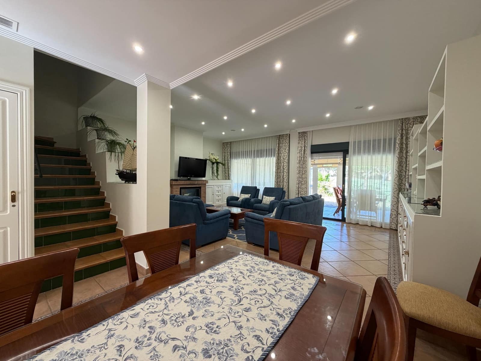 Chalet de 4 habitaciones en Isla Cristina en venta con piscina garaje - 542.000 € (Ref: 9952720)