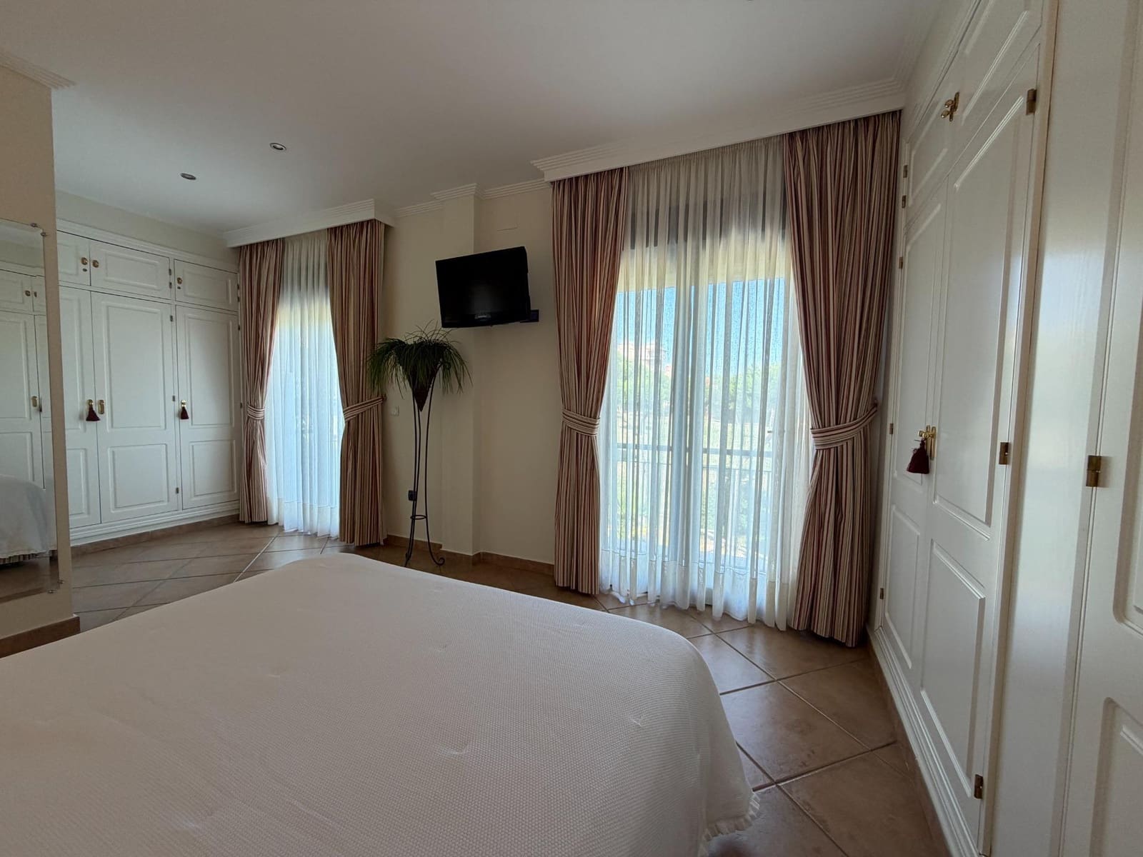 Chalet de 4 habitaciones en Isla Cristina en venta con piscina garaje - 542.000 € (Ref: 9952720)