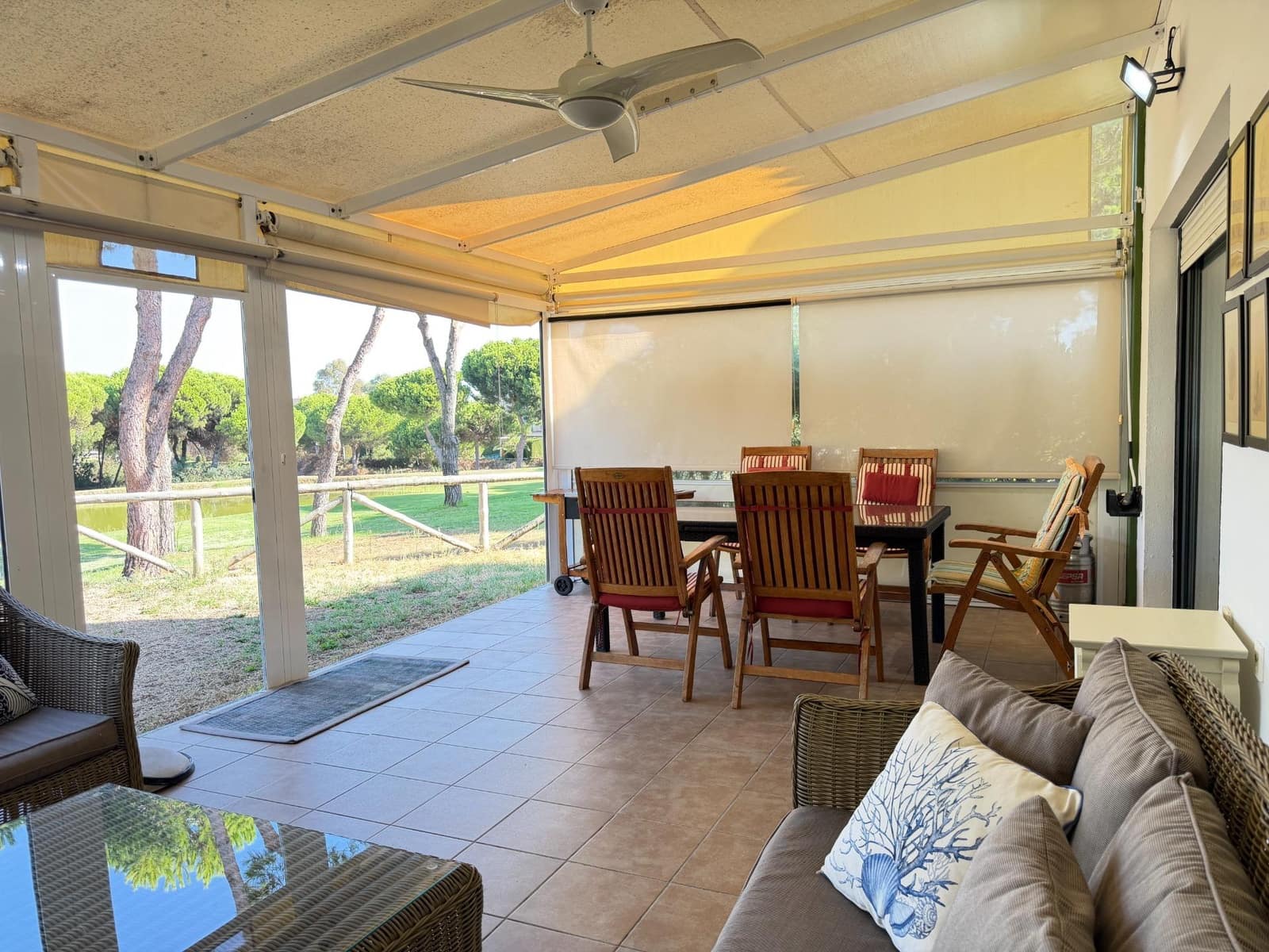 Chalet de 4 habitaciones en Isla Cristina en venta con piscina garaje - 542.000 € (Ref: 9952720)