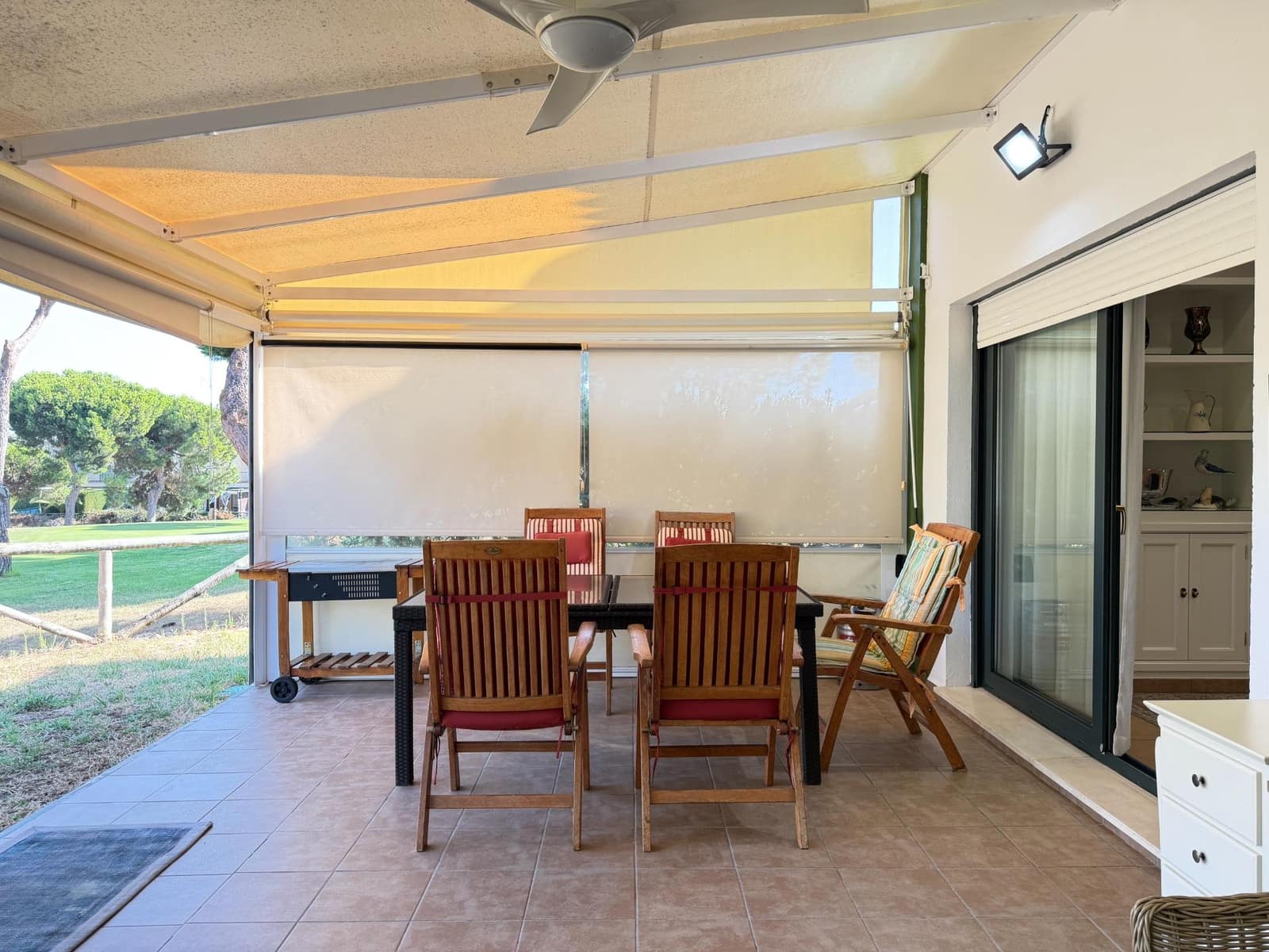 Chalet de 4 habitaciones en Isla Cristina en venta con piscina garaje - 542.000 € (Ref: 9952720)