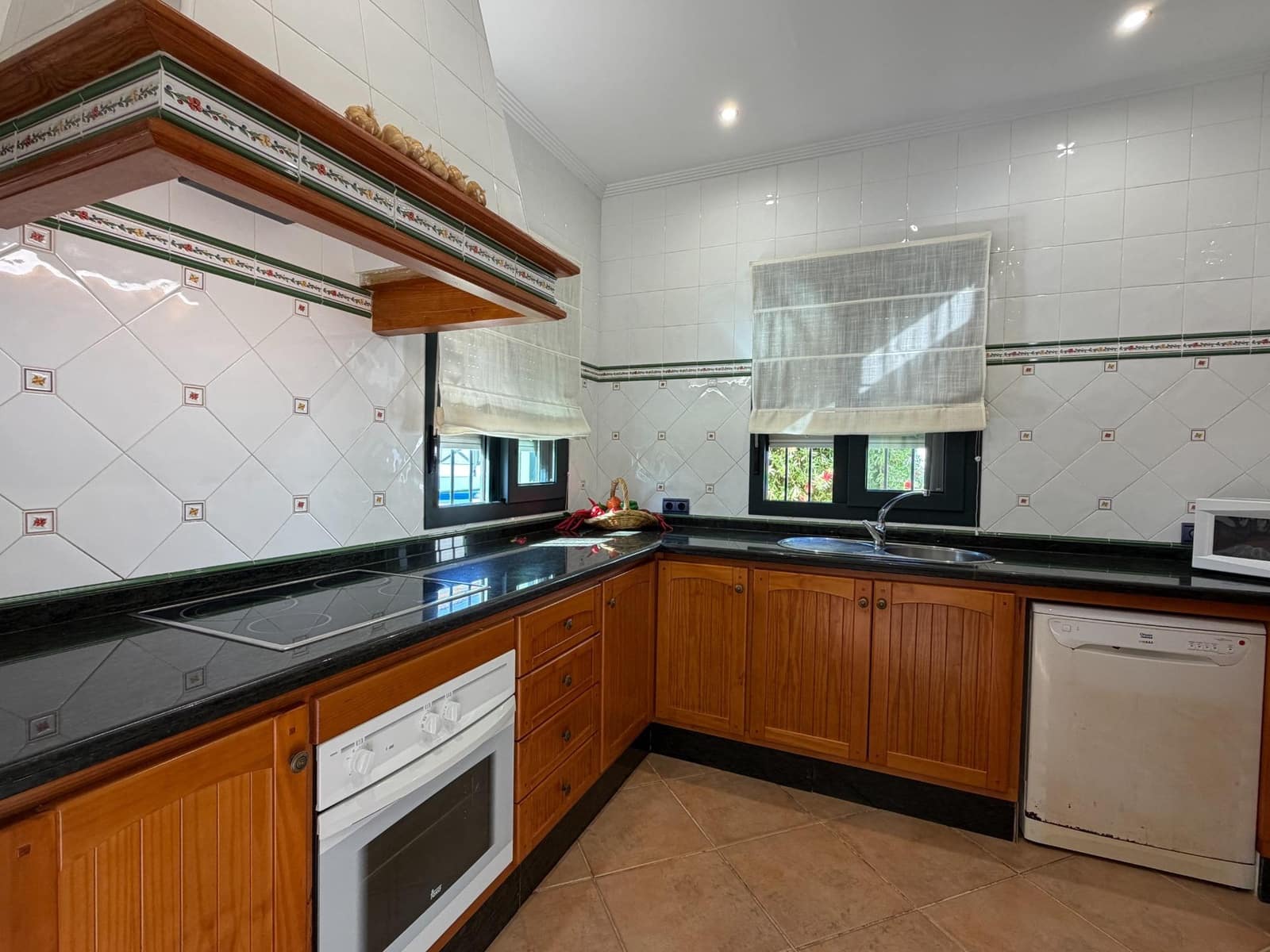 Chalet de 4 habitaciones en Isla Cristina en venta con piscina garaje - 542.000 € (Ref: 9952720)
