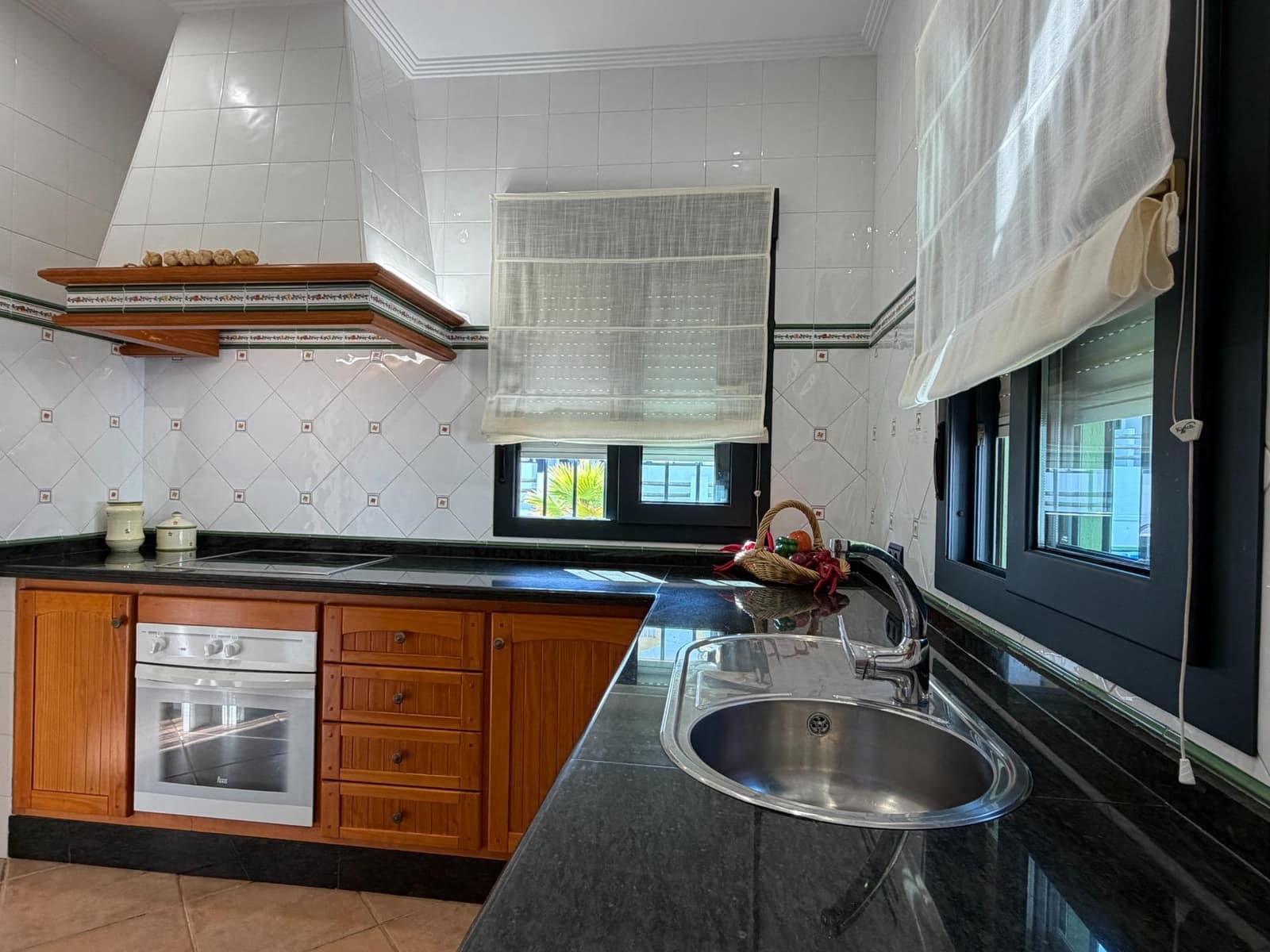 Chalet de 4 habitaciones en Isla Cristina en venta con piscina garaje - 542.000 € (Ref: 9952720)