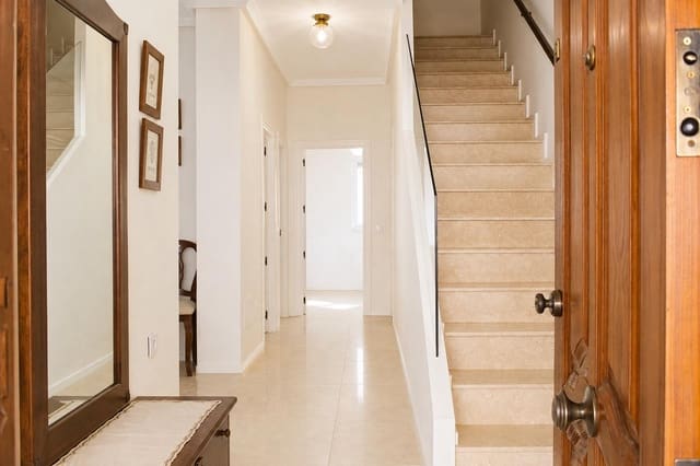Adosado de 4 habitaciones en Huércal-Overa en venta con garaje - 299.900 € (Ref: 10032101)