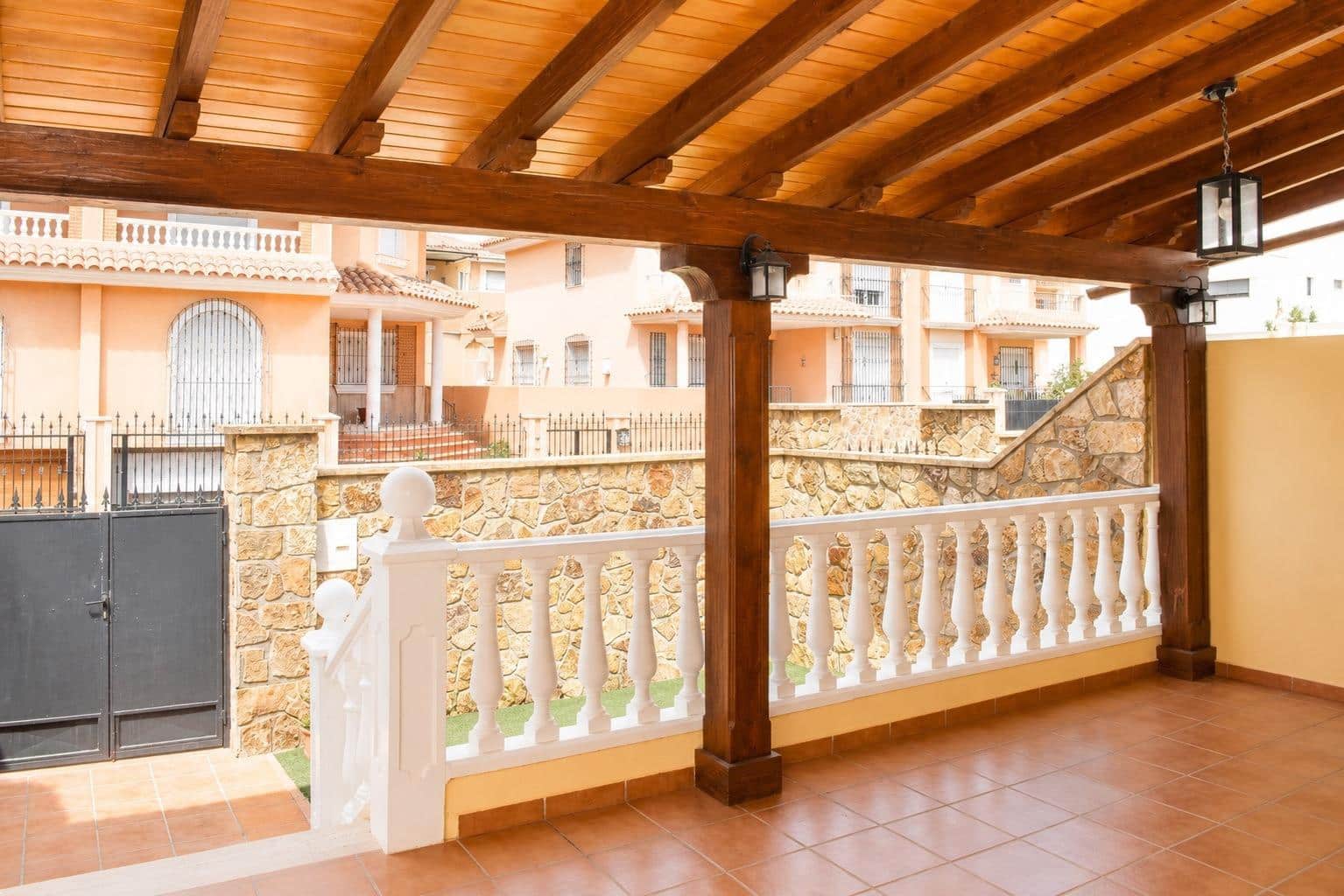 Adosado de 4 habitaciones en Huércal-Overa en venta con garaje - 299.900 € (Ref: 10032101)