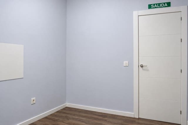 4 quarto Comercial para venda em Lorca - 79 900 € (Ref: 10071822)