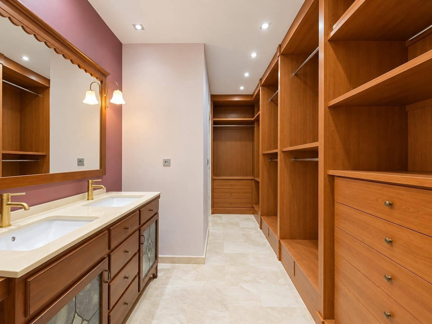 5 bedroom Townhouse for sale in Puerto Lumbreras with garage - € 579,900 (Ref: 10141523)