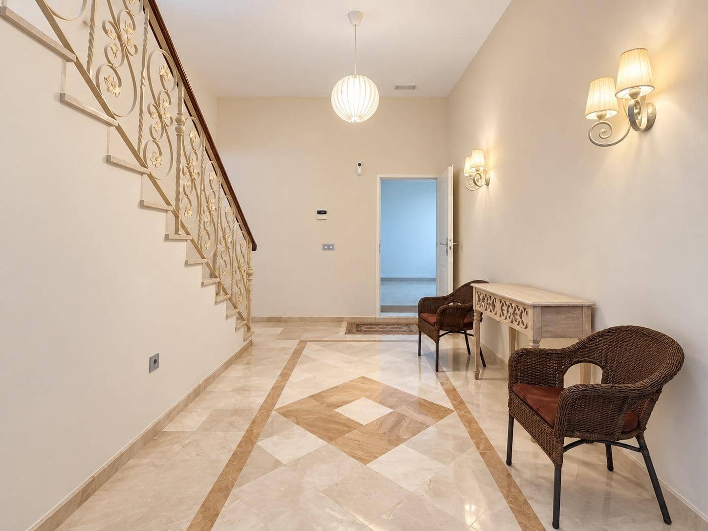5 bedroom Townhouse for sale in Puerto Lumbreras with garage - € 579,900 (Ref: 10141523)