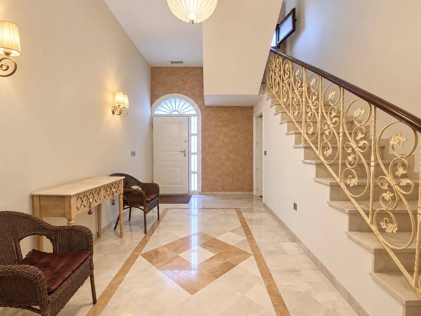 5 bedroom Townhouse for sale in Puerto Lumbreras with garage - € 579,900 (Ref: 10141523)