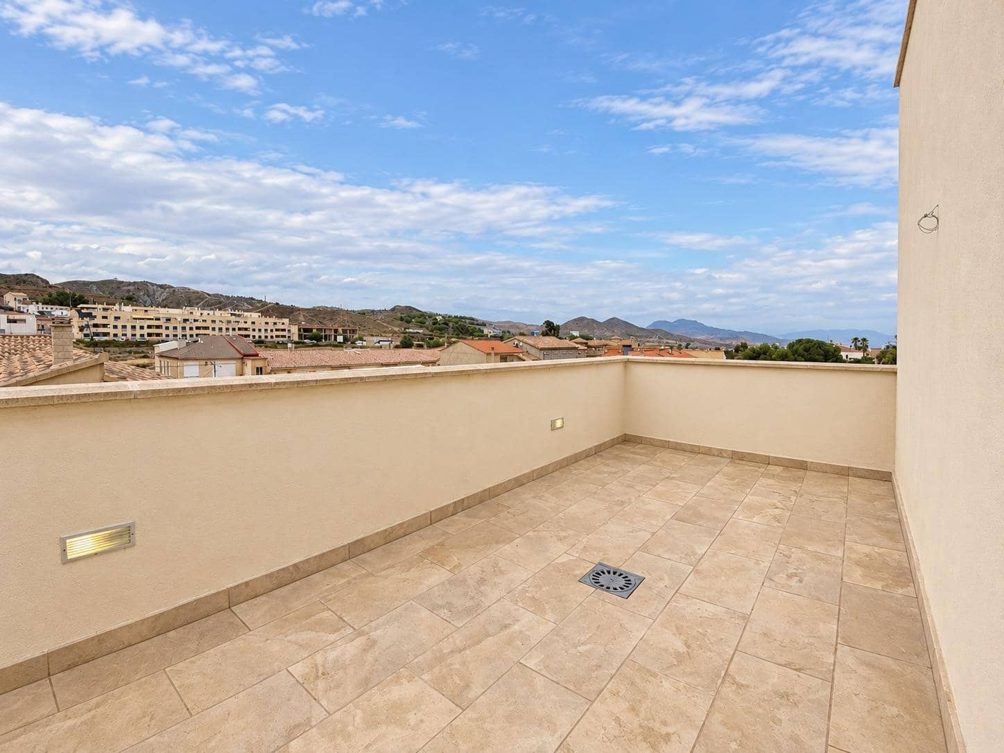 5 bedroom Townhouse for sale in Puerto Lumbreras with garage - € 579,900 (Ref: 10141523)